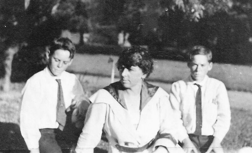 Alan, Elma nana Connor, Basil 02